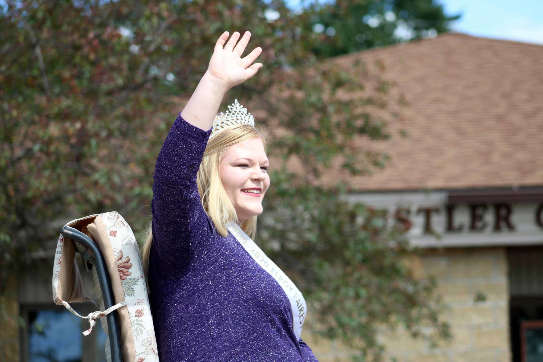 Kaitlyn waves to parade attendees